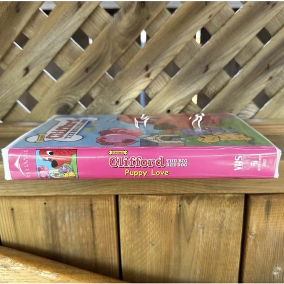 VHS Clifford The Big Red Dog
Movie - Puppy Love - Scholastic - Picture 3 of 9